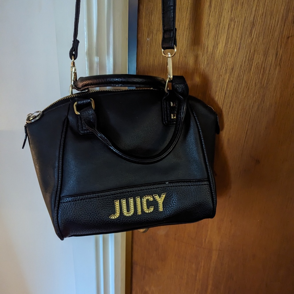 JUICY COUTURE BLACK W/ GOLD HARDWARE FAUX LEATHER PURSE HANDBAG W/ STRAP